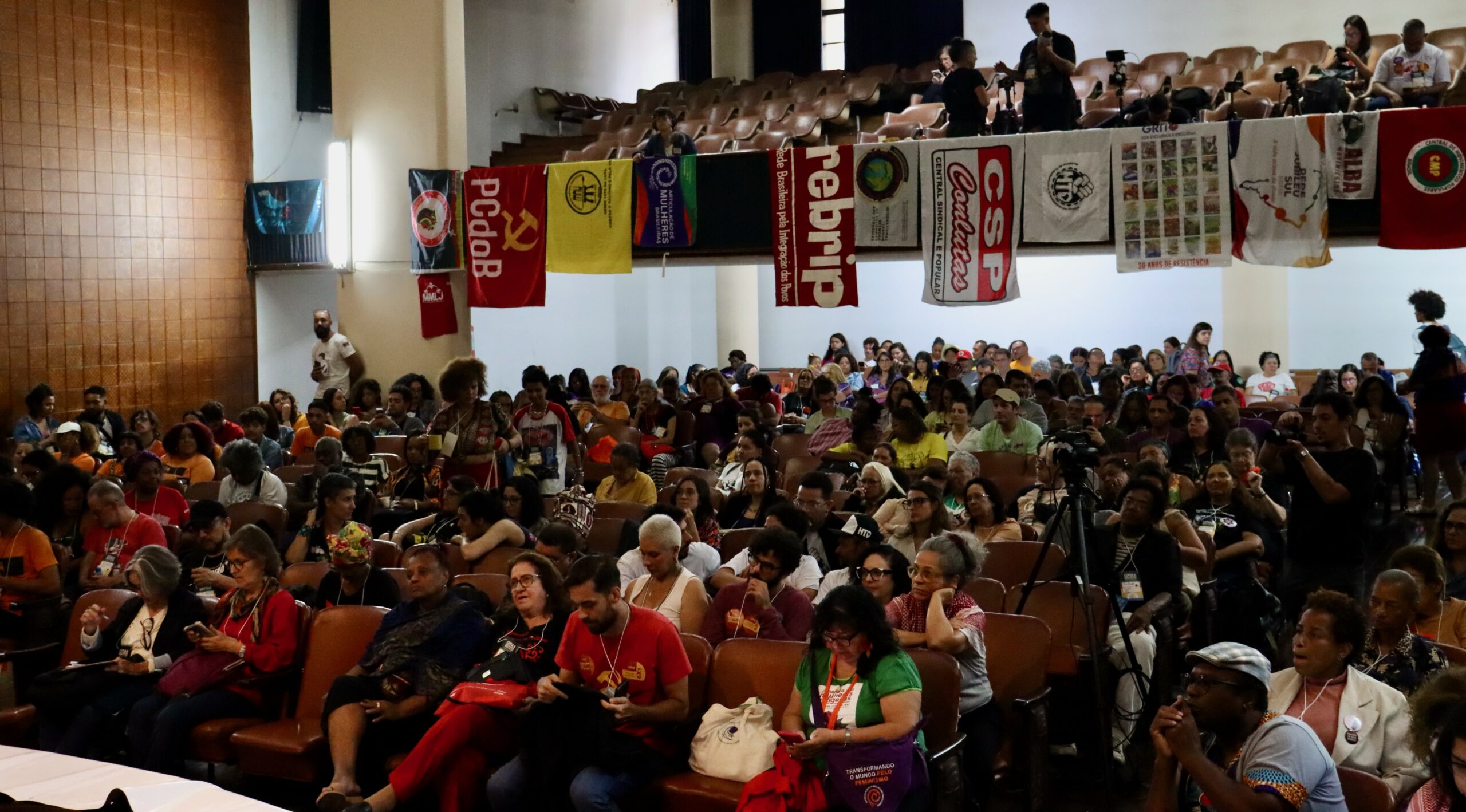 Cúpula dos Povos Frente ao G20 reúne 700 pessoas na ABI, no Rio