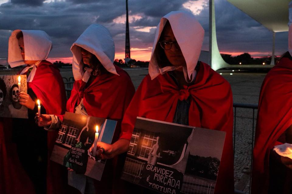Ato marca amanhecer em defesa da Vida das Mulheres