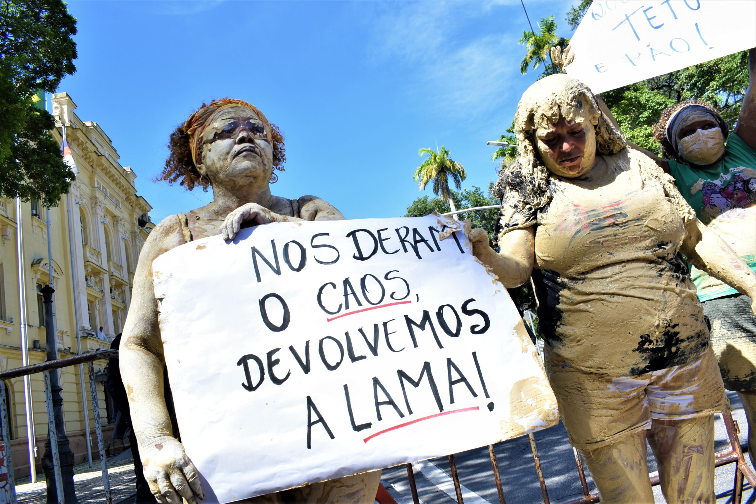 Ato da Frente Ampla pela Renda Básica Pernambuco responsabiliza o Estado pelo caos causado pelas chuvas