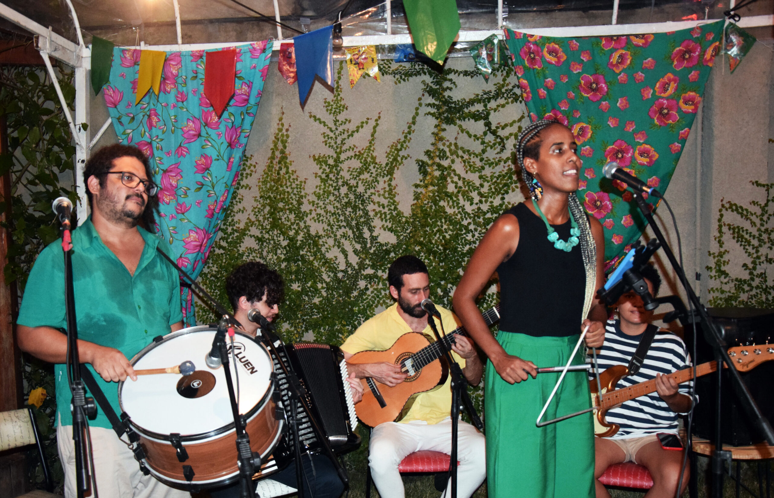 Arraial Feminista esquenta corações no SOS Corpo