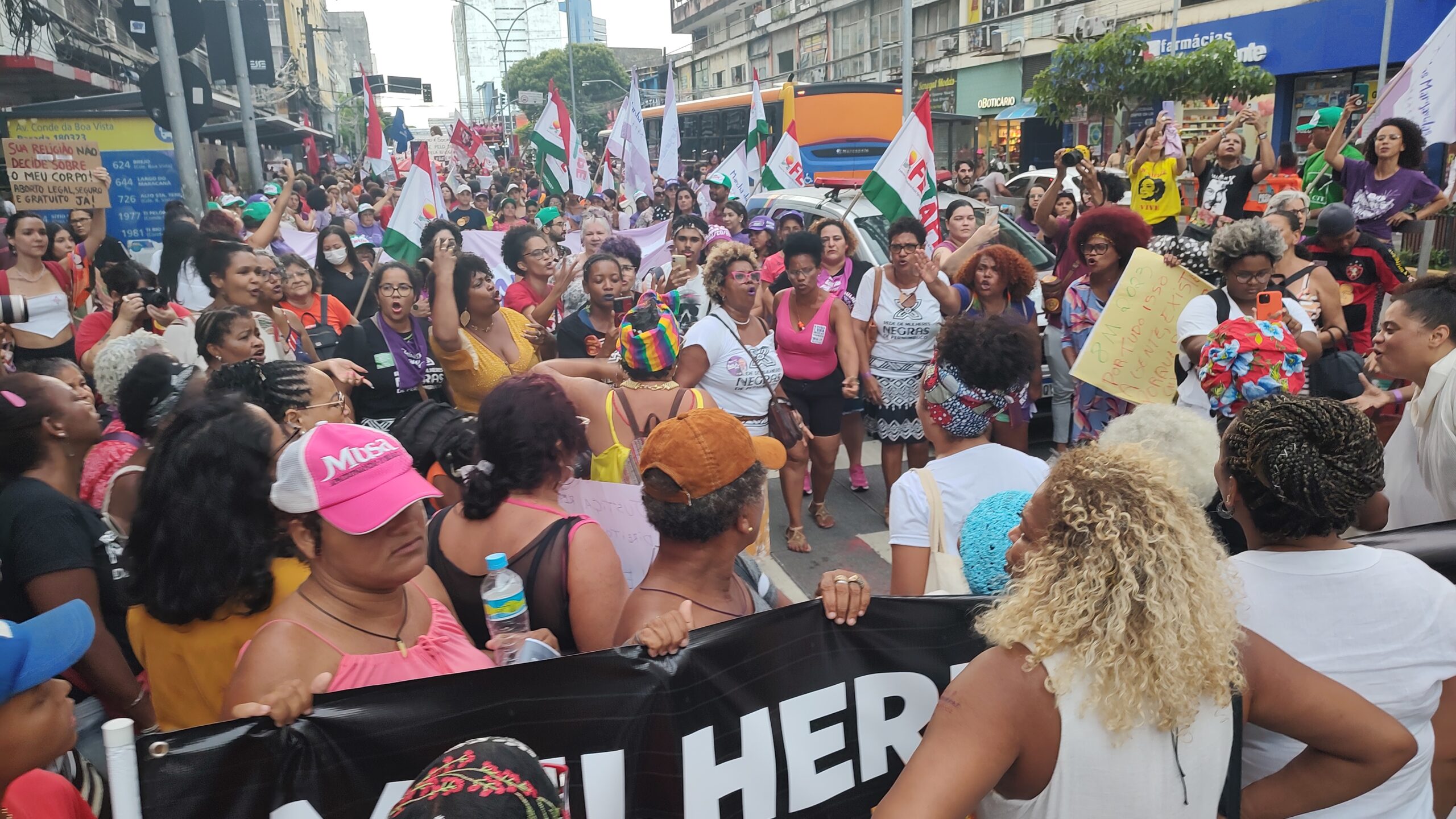 Governadora, presta atenção, sem Feminismo tu não governa não!