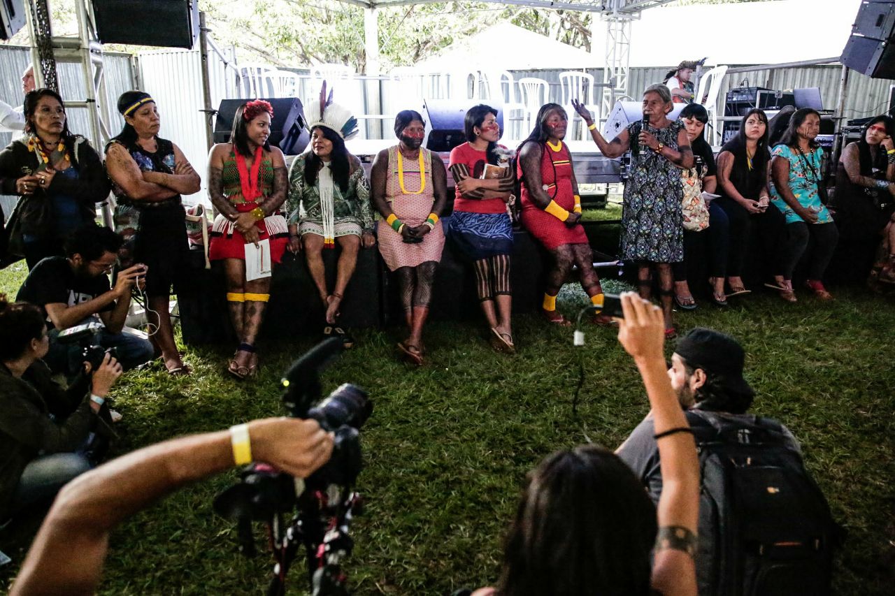 Plenária de abertura do ATL 2018 reúne quase três mil indígenas por Demarcação Já!