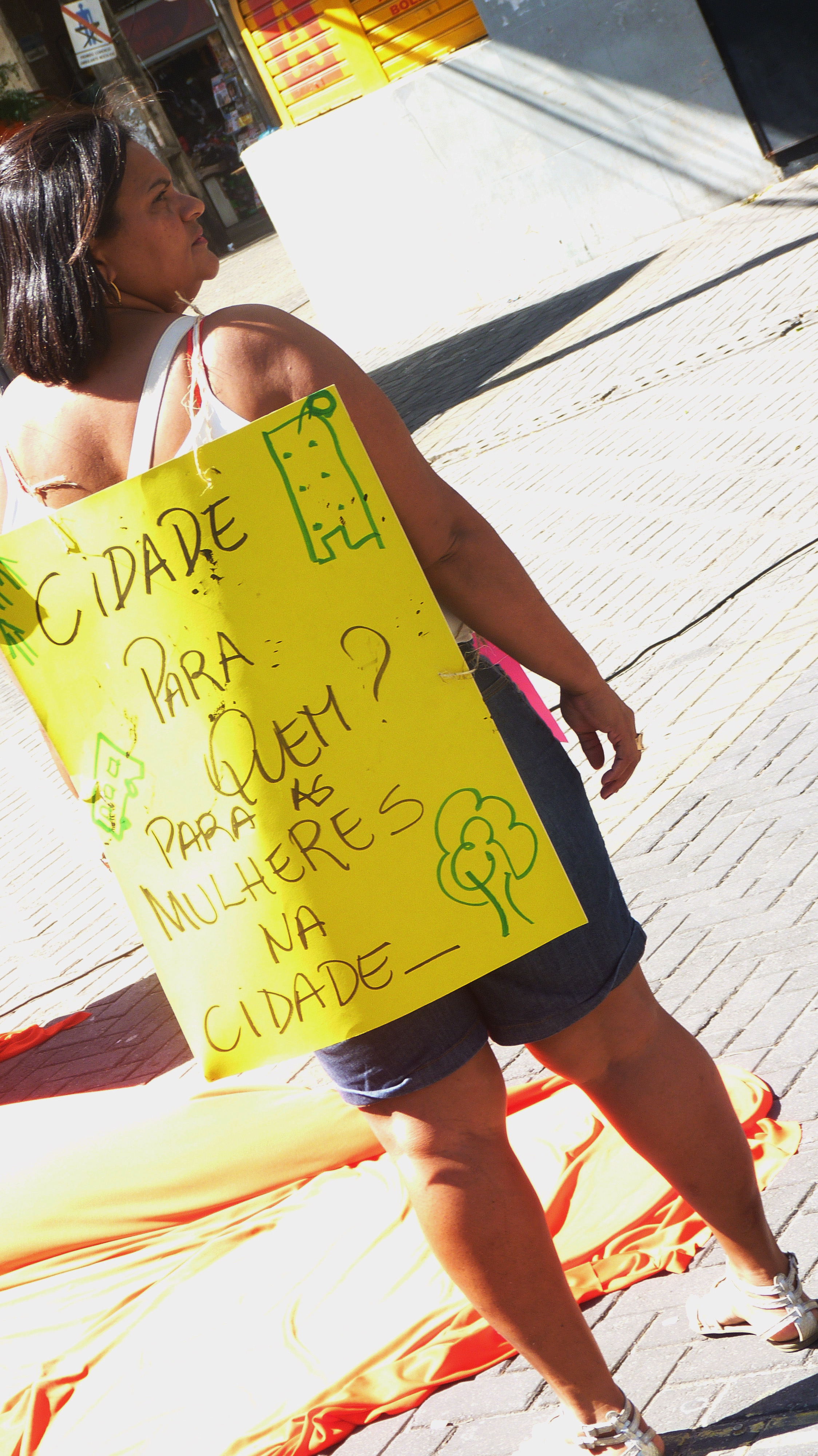 Fórum de Mulheres de Pernambuco realiza Palanque Feminista no centro do Recife