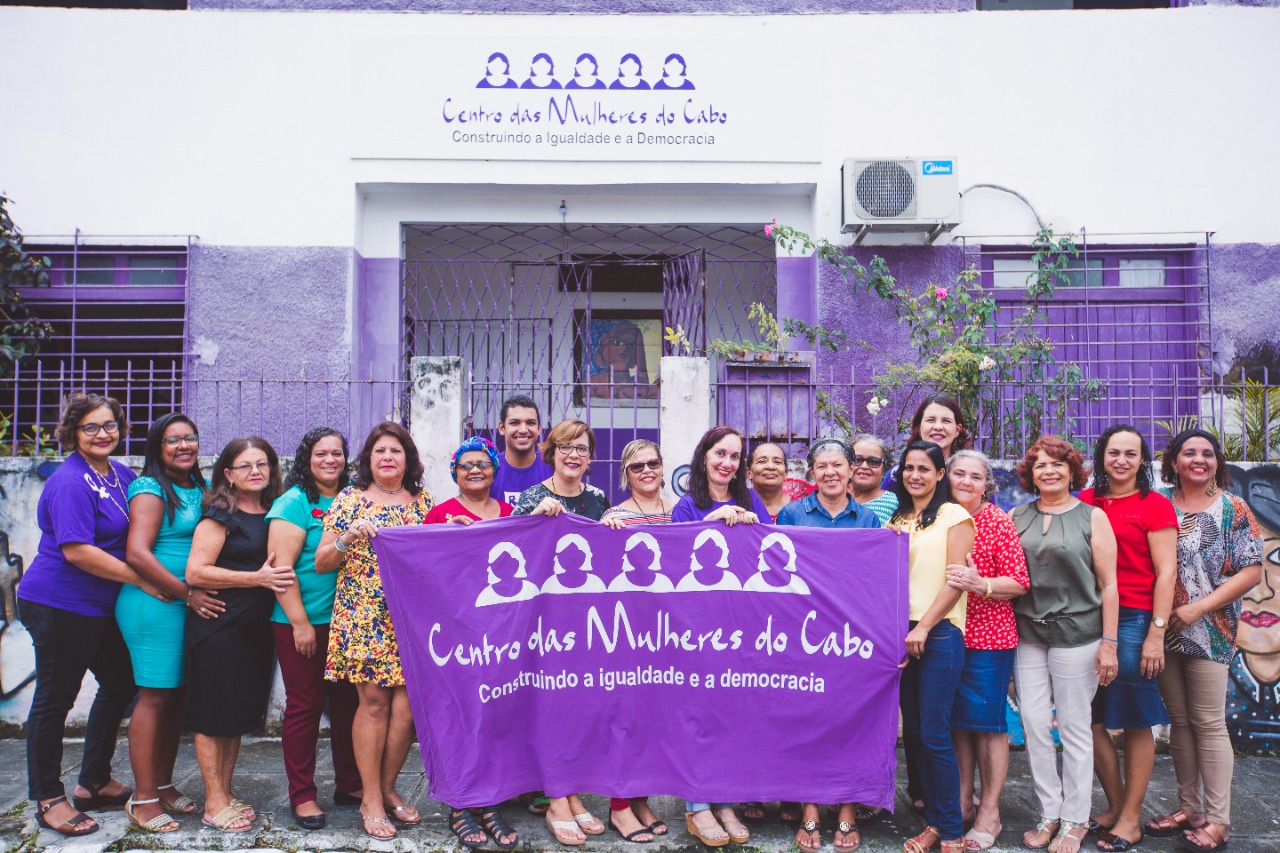 Saudações feministas ao Centro das Mulheres do Cabo