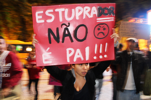 Em sessão marcada por violência política, votação do Estatuto do Nascituro é adiado na Comissão da Mulher da Câmara