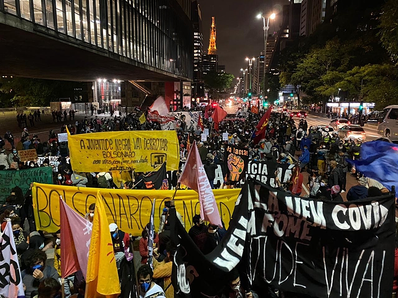 “Nem bala, nem fome e nem covid”: movimento negro ocupa as ruas de SP no 13 de maio