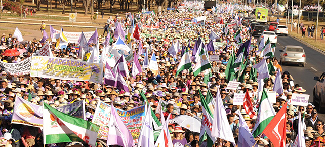 Cem mil trabalhadoras rurais pedem apoio para marchar em Brasília