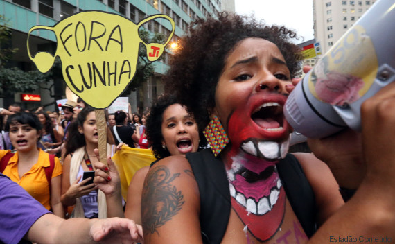 Feministas entregam 87 mil assinaturas pela rejeição do PL 5069